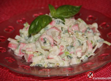 Ekspresowa sałatka z surimi (krabowa)
