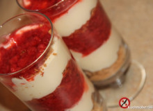 Deser z truskawkami, mascarpone i ciasteczkami amaretti