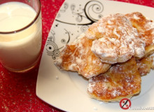 Drożdżowe racuchy z jabłkami
