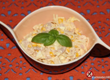 Sałatka z wędzonym kurczakiem i jajkami