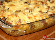 Zapiekanka z makaronem, kiełbasą i pieczarkami