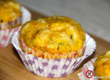 Muffiny z żółtym serem i kabanosem
