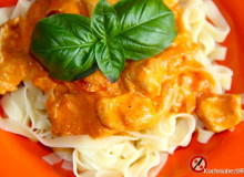 Tagliatelle z indykiem, pomidorami i mascarpone