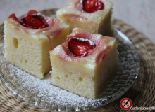 Ciasto jogurtowe z budyniem i truskawkami