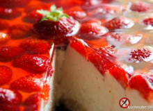 Sernik na zimno z mascarpone i truskawkami