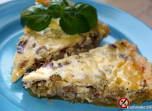 Cebulowa tarta z boczkiem i majerankiem