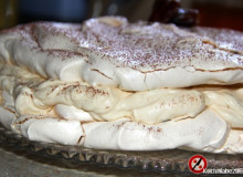 Dacquoise z daktylami