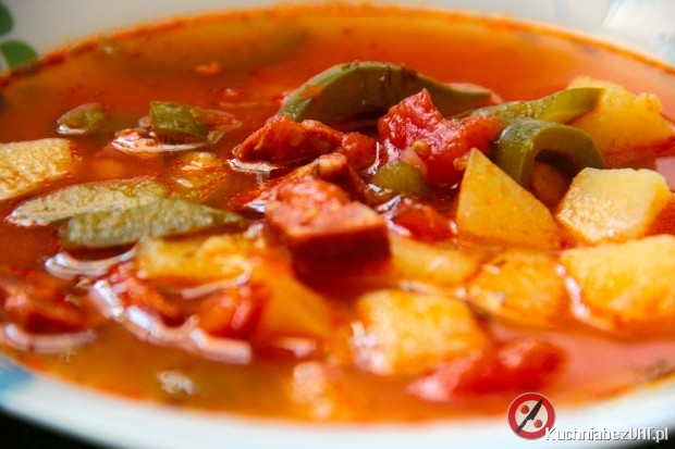 Pikantna zupa z chorizo