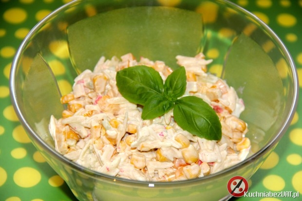 Sałatka z surimi i makaronem orzo