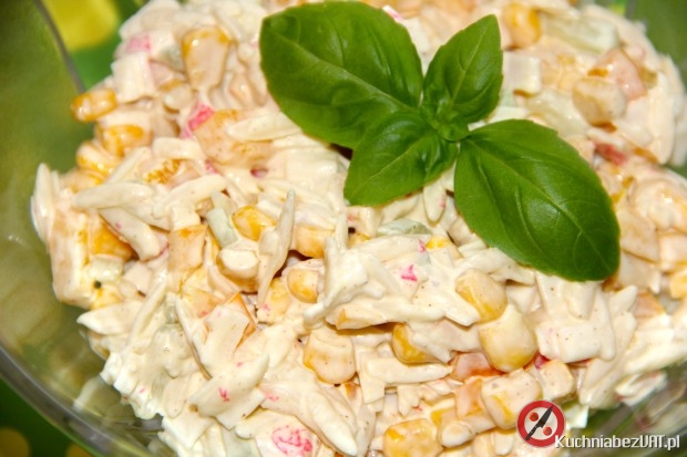 Sałatka z surimi i makaronem orzo